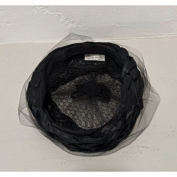 Vintage "Black Widow" Mid-Century Woven Raffia, Netting & Velvet Bow Pillbox Hat - Picture 9 of 11
